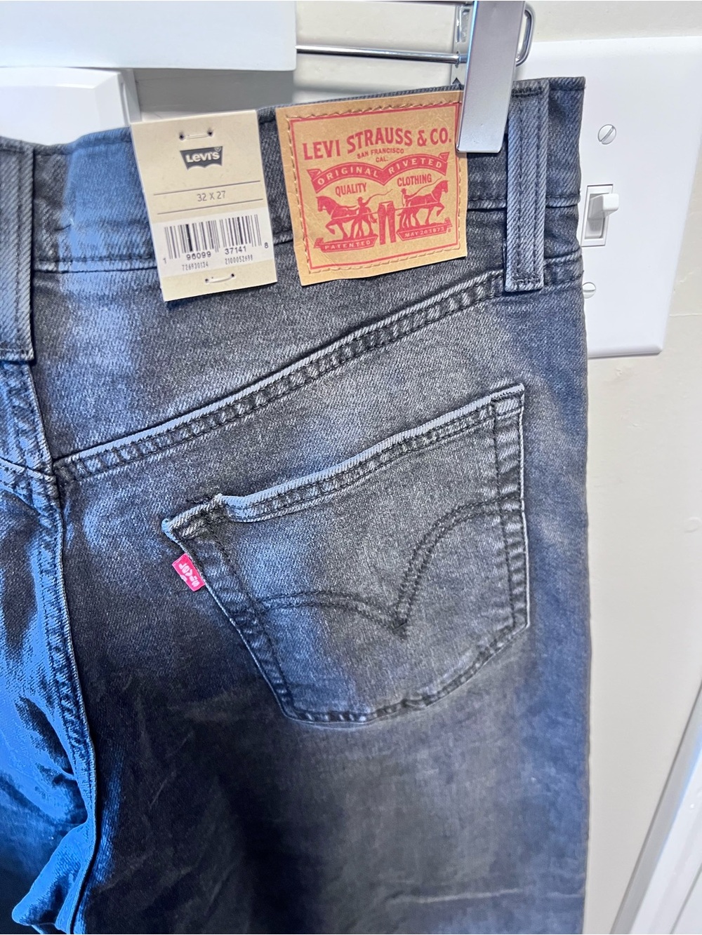 LEVI’S Ribcage Straight Ankle Jeans - Picture 9 of 16